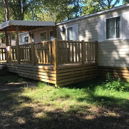 Mobil Xxl2 4 Chambres - Camping Chateau La Foret Campsite